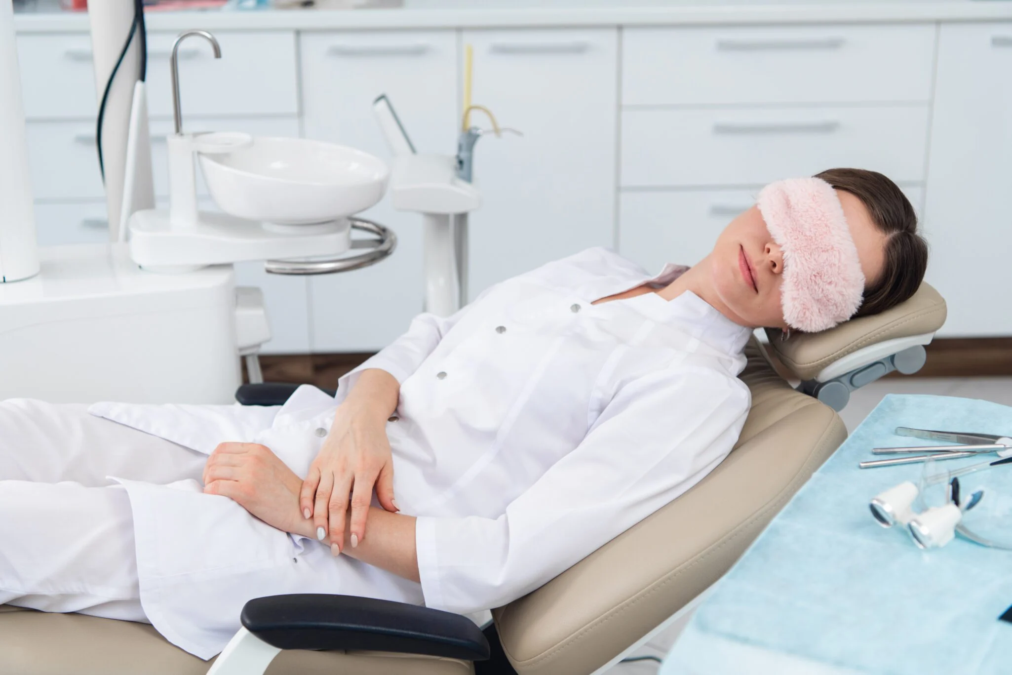 MDRN Dental Studio comfort menu — noise-canceling headphones, blankets, refreshments